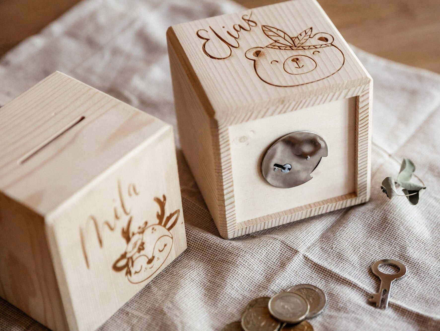 Personalisierte Spardose aus Holz mit Wunschnamen / inkl. Metallschloss