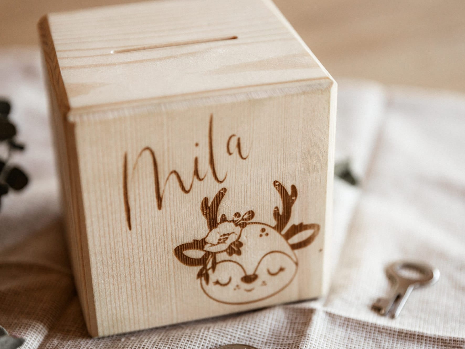 Personalisierte Spardose aus Holz mit Wunschnamen / inkl. Metallschloss