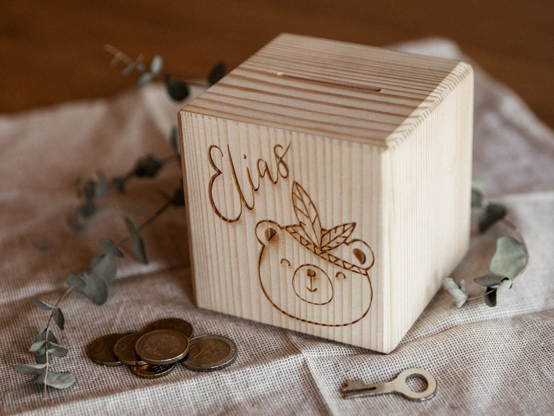 Personalisierte Spardose aus Holz mit Wunschnamen / inkl. Metallschloss