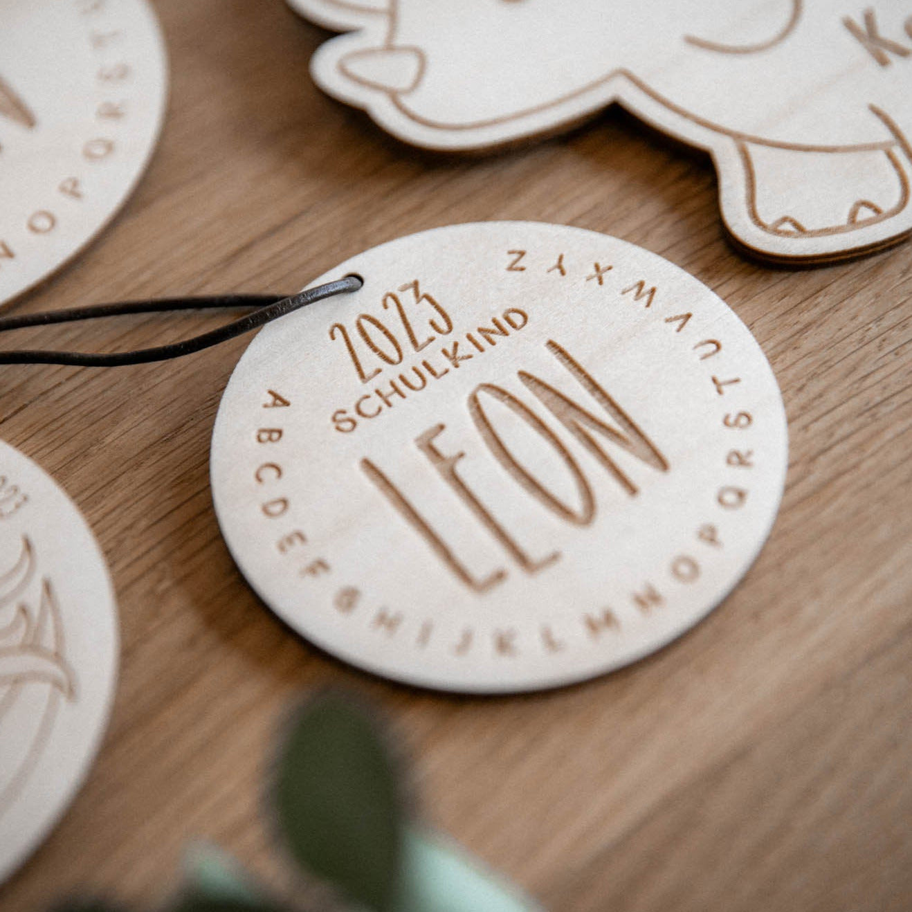 Personalisierter Schultütenanhänger aus Holz | Anhänger Schultüte - Geschenk Einschulung - Schulkind Mädchen Junge - Namensanhänger - Schule