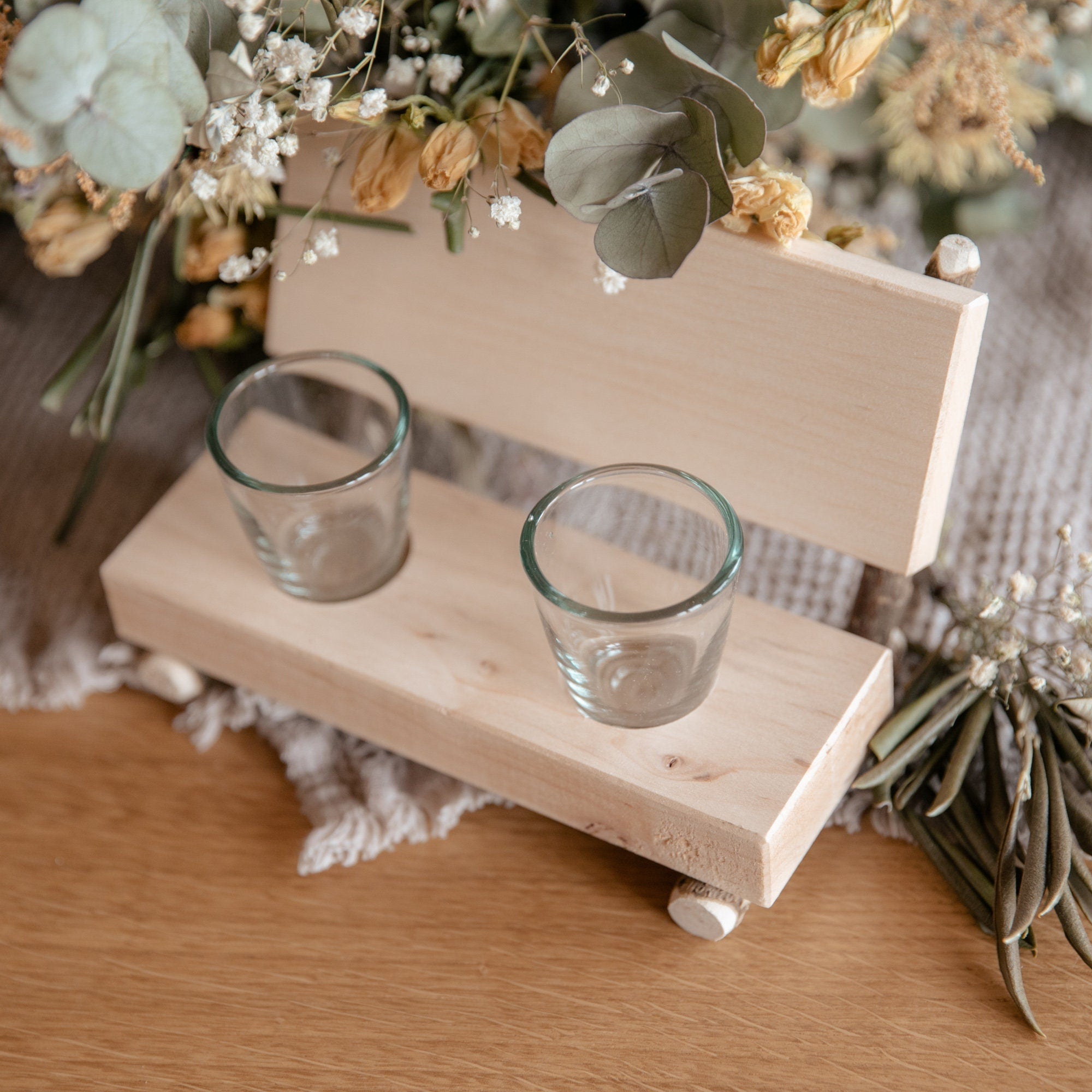 Personalisierte Schnapsbank für Hochzeit mit Gravur inkl. Gläser / Geschenk mit Wunschgravur / Bank Massivholz rustikal mit Rinde