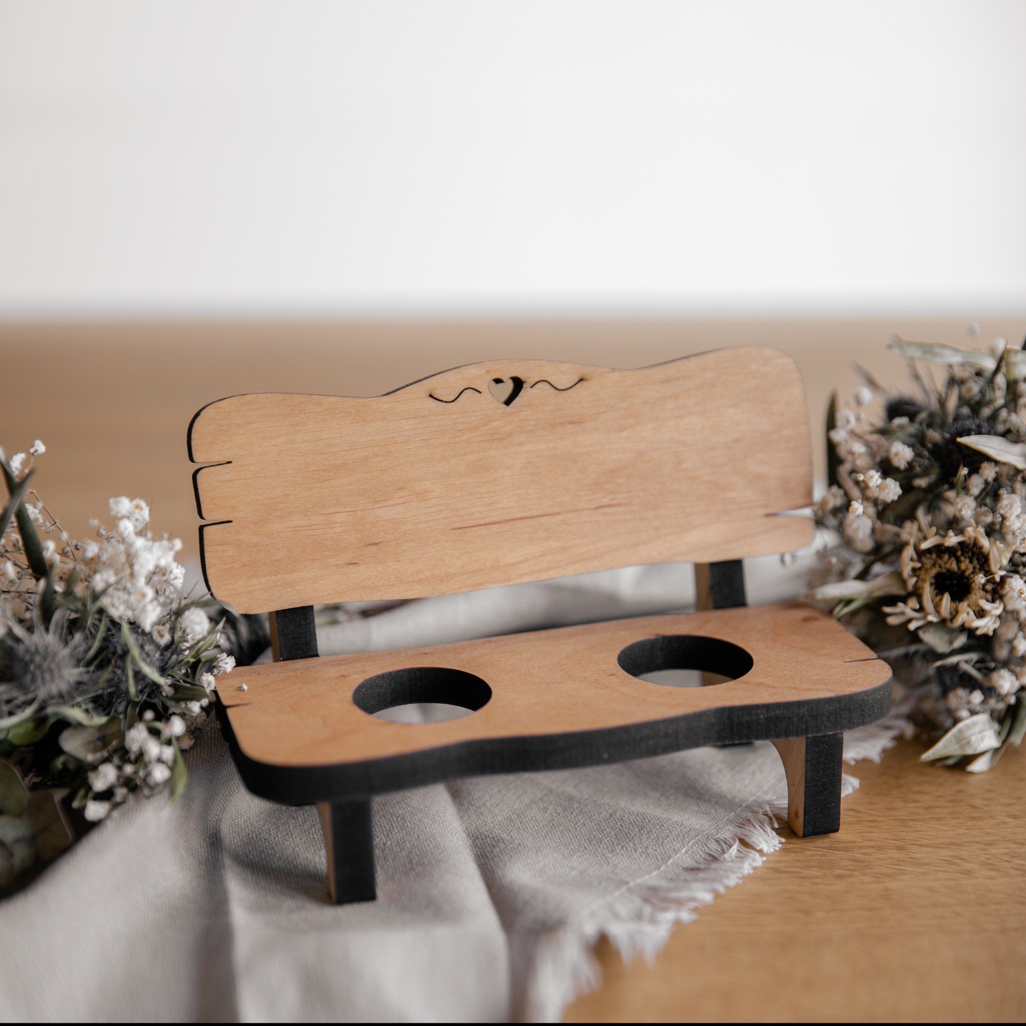 Personalisierte Schnapsbank für Hochzeit mit Gravur inkl. Gläser / Erlenholz / Hochzeitsgeschenk / Geldgeschenk / rustikale Hochzeit