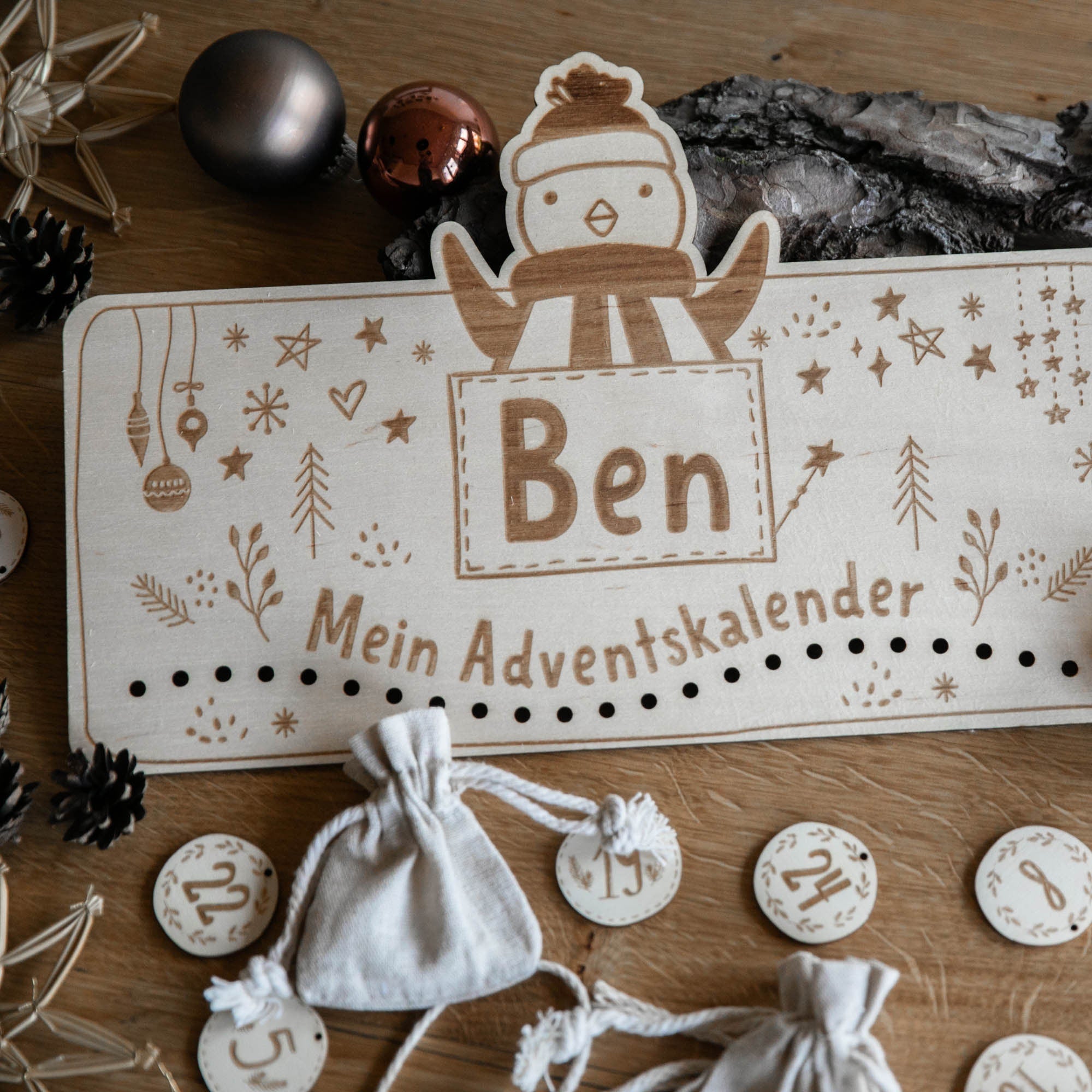 Personalisierter Adventskalender zum Befüllen aus Holz mit Säckchen und Holzzahlen / Adventskalender aus Holz mit Namen graviert
