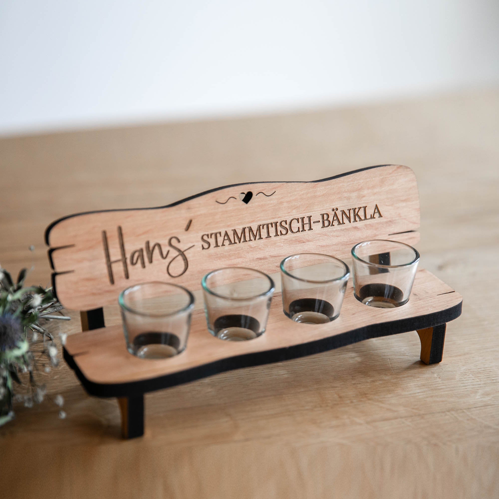 Personalisierte Schnapsbank aus Holz - Geschenk Freunde