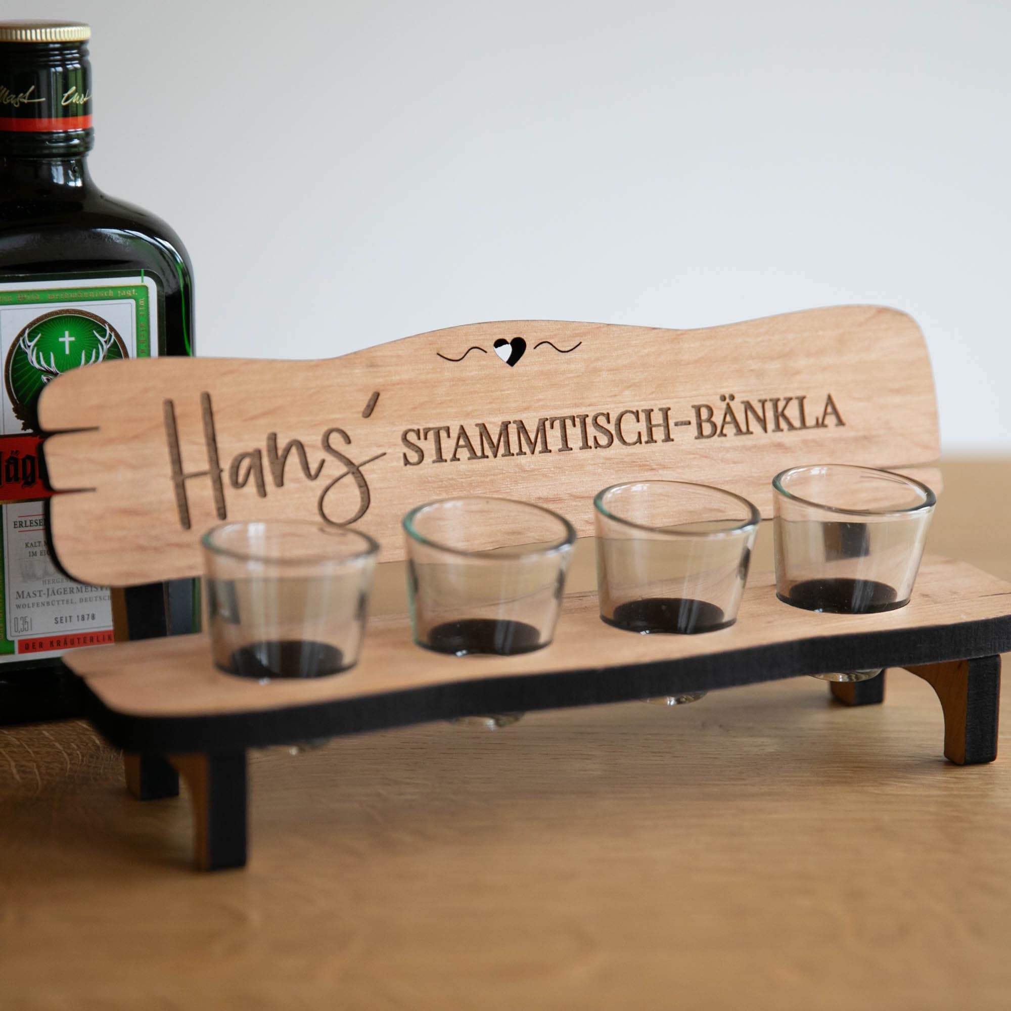 Personalisierte Schnapsbank aus Holz - Geschenk Freunde