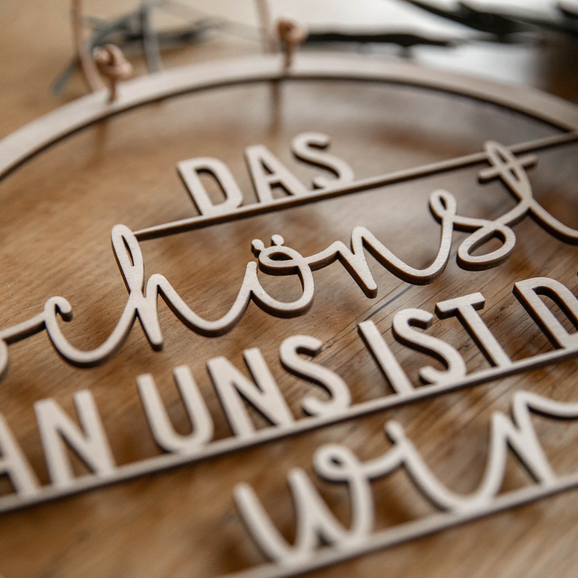 Holzschild - Das Schönste an uns ist das wir - Familienschild - personalisiert mit Namen der Familienmitglieder - Geschenkidee Weihnachten