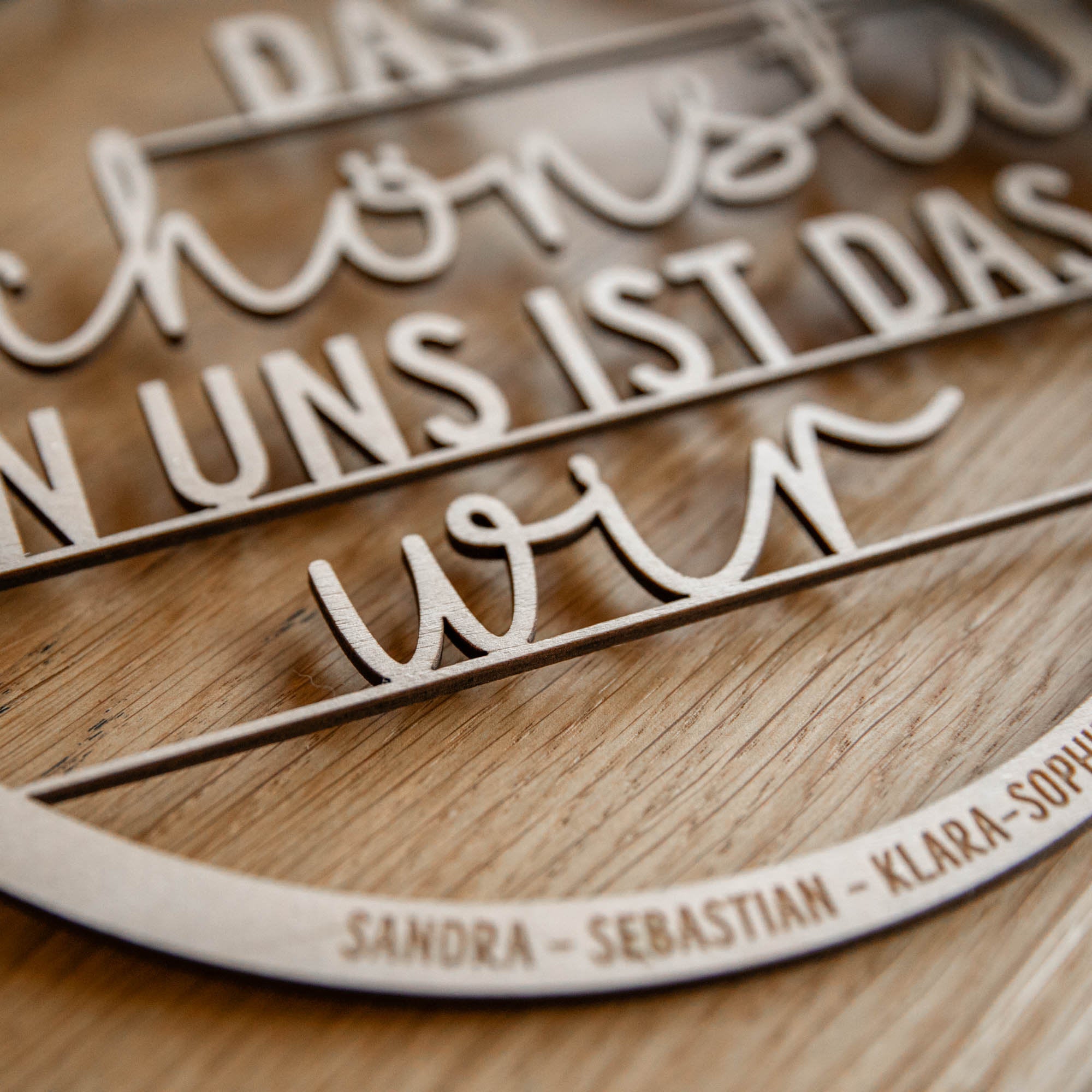 Holzschild - Das Schönste an uns ist das wir - Familienschild - personalisiert mit Namen der Familienmitglieder - Geschenkidee Weihnachten
