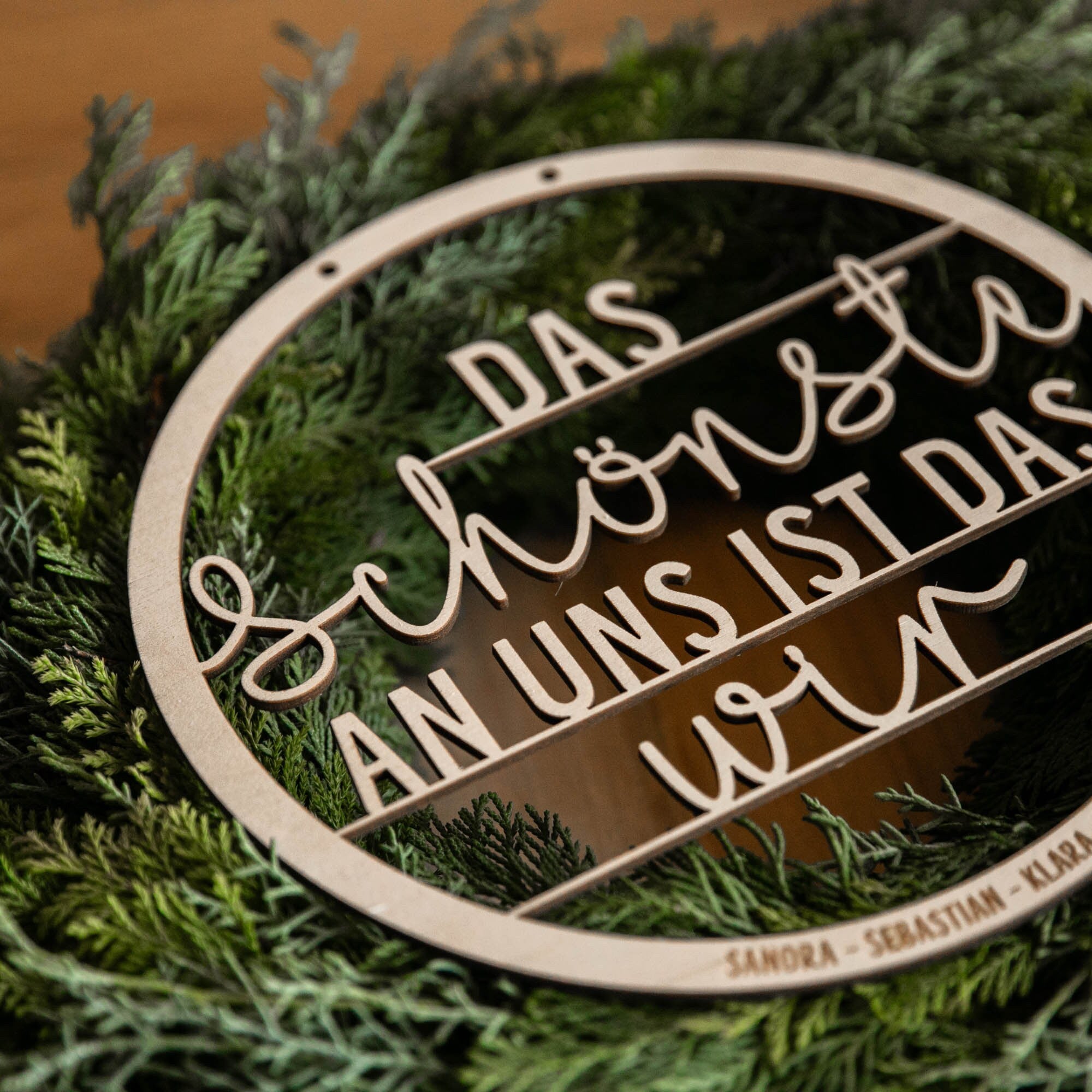 Holzschild - Das Schönste an uns ist das wir - Familienschild - personalisiert mit Namen der Familienmitglieder - Geschenkidee Weihnachten