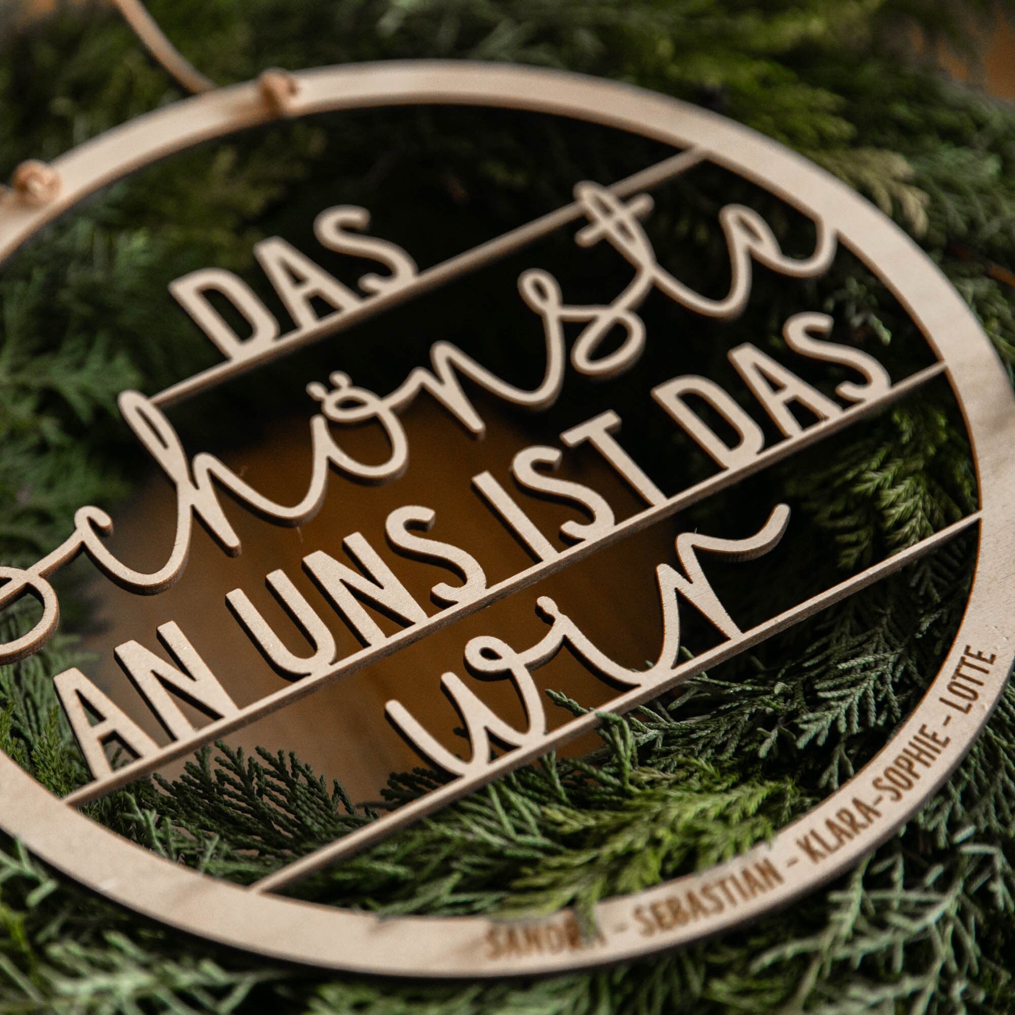 Holzschild - Das Schönste an uns ist das wir - Familienschild - personalisiert mit Namen der Familienmitglieder - Geschenkidee Weihnachten