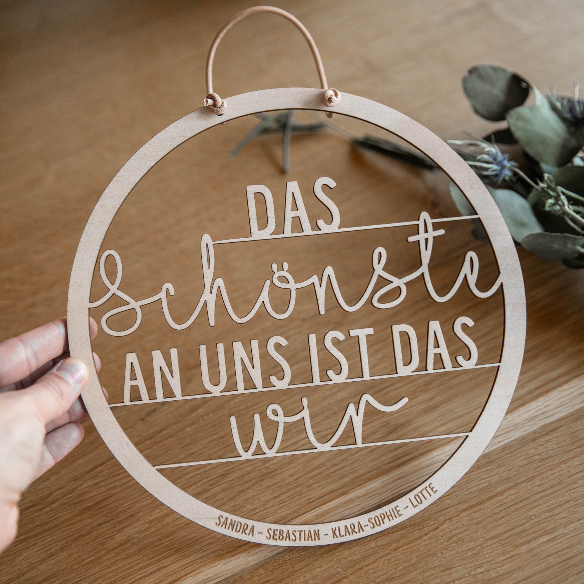 Holzschild - Das Schönste an uns ist das wir - Familienschild - personalisiert mit Namen der Familienmitglieder - Geschenkidee Weihnachten