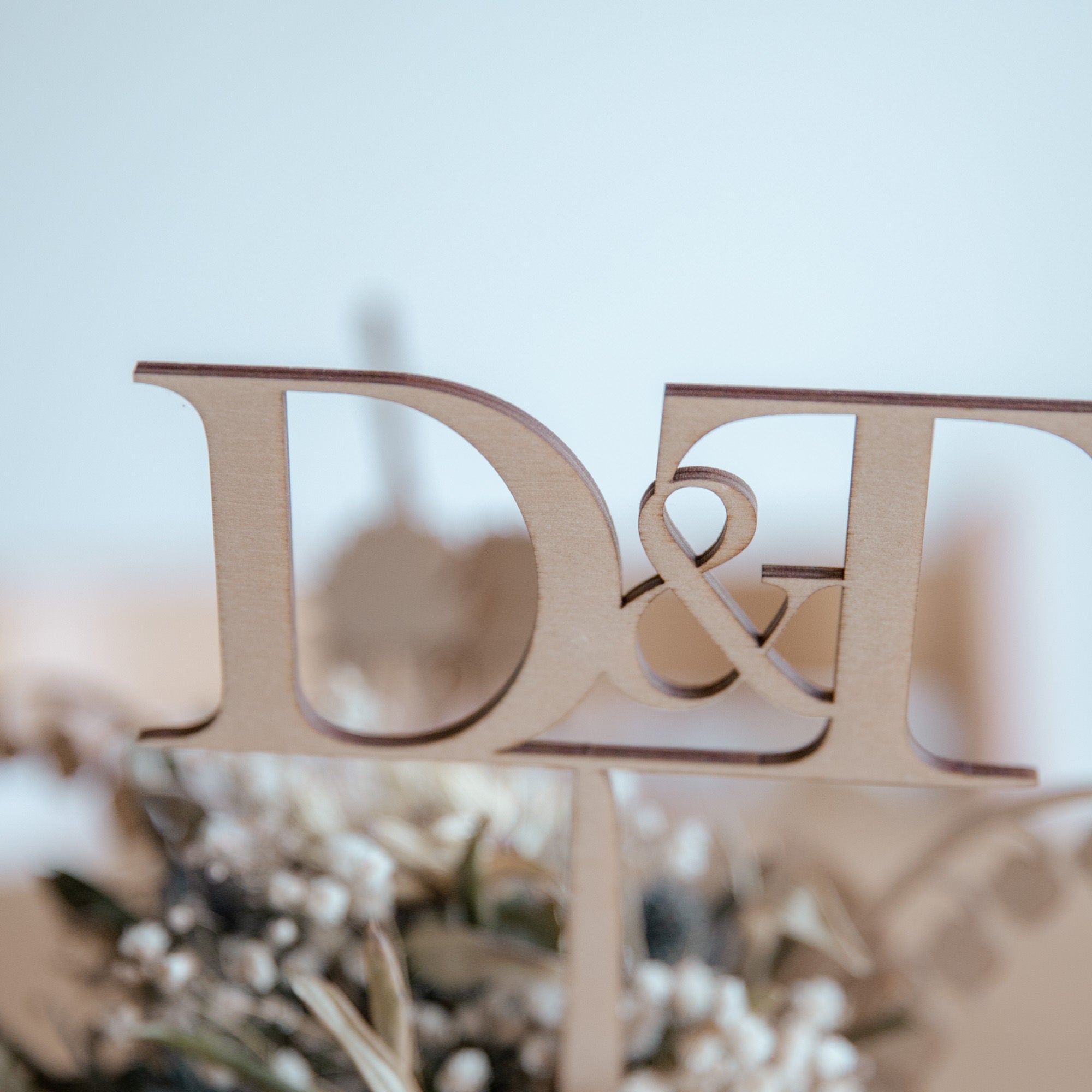 Laserhelden Shop - Personalisierter Cake-Topper aus Holz mit Initialien Brautpaar für Hochzeitstorte