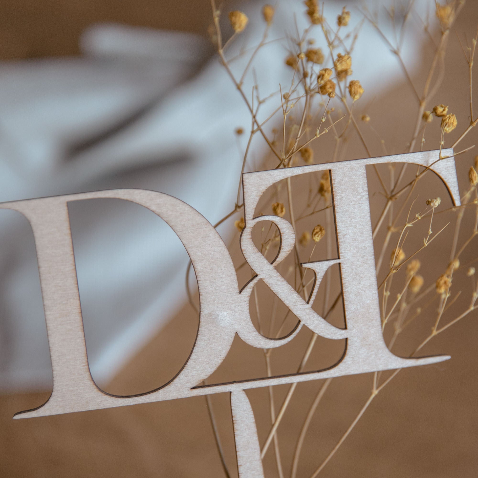 Laserhelden Shop - Personalisierter Cake-Topper aus Holz mit Initialien Brautpaar für Hochzeitstorte