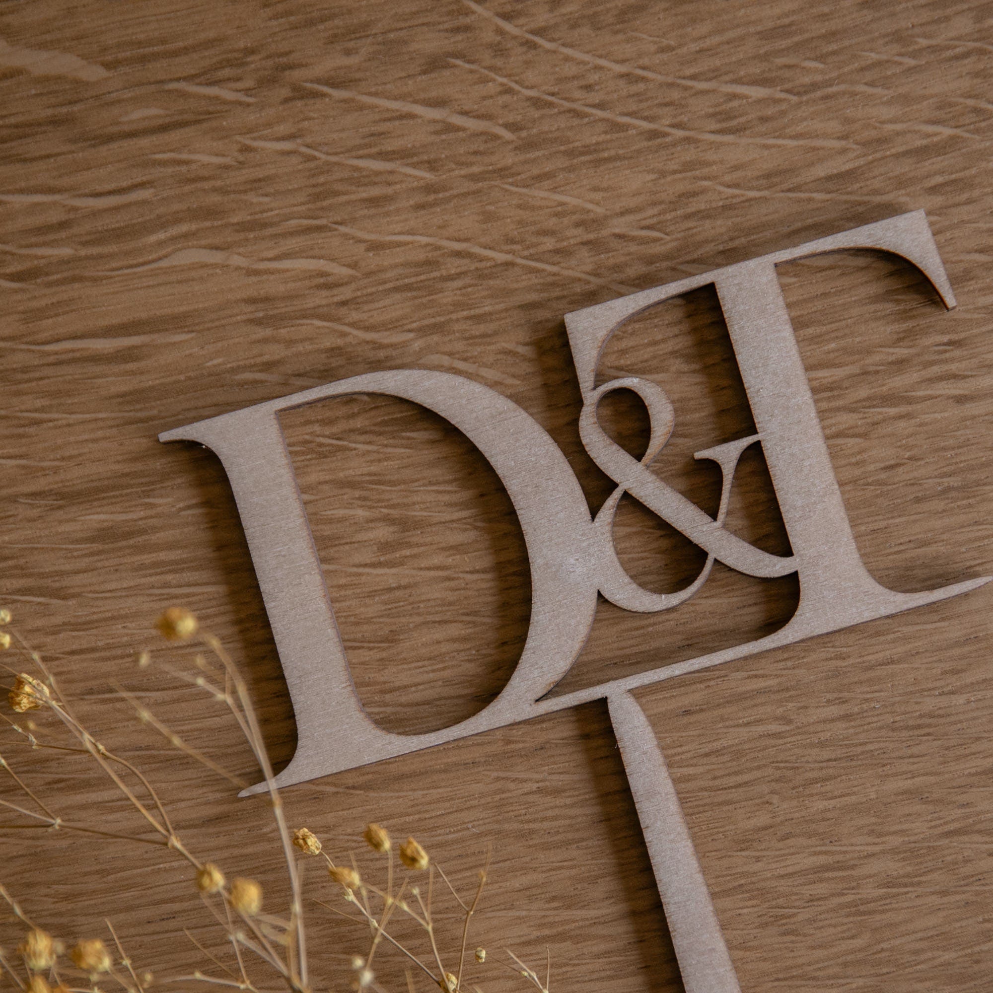 Laserhelden Shop - Personalisierter Cake-Topper aus Holz mit Initialien Brautpaar für Hochzeitstorte