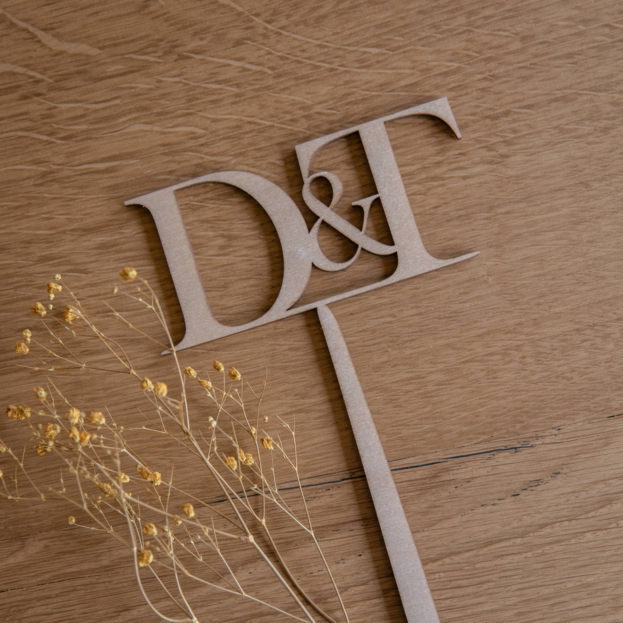 Laserhelden Shop - Personalisierter Cake-Topper aus Holz mit Initialien Brautpaar für Hochzeitstorte