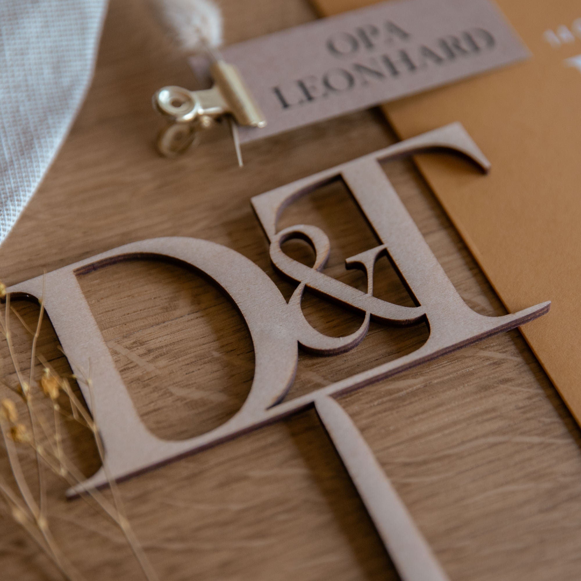 Laserhelden Shop - Personalisierter Cake-Topper aus Holz mit Initialien Brautpaar für Hochzeitstorte