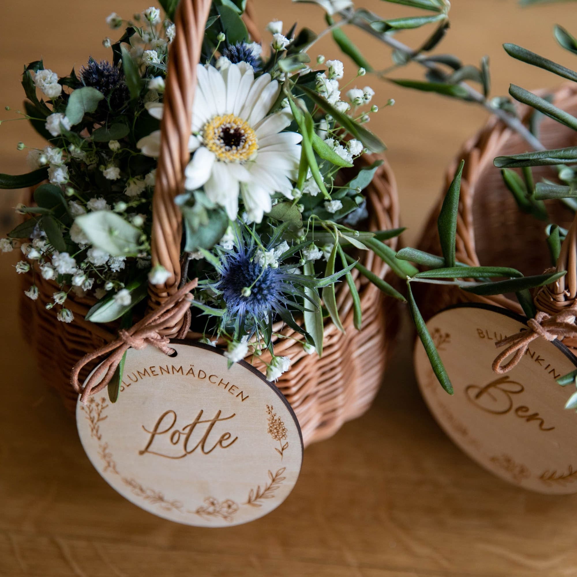 Blumenkind Holzanhänger / Blumenkörbchen für Kinder aus Weide / Blumenkorb / Weidenkorb / Blumenmädchen / Blumenkindanhänger