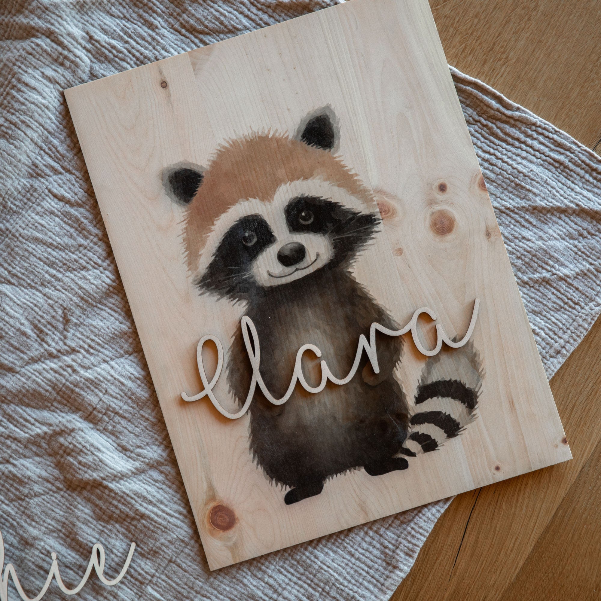 Personalisiertes Holzbild Waschbär A3 Kinderzimmer Poster / Babyzimmer / Namensschriftzug / Waldtiere Wandbild Holz / Poster Geschenk Geburt
