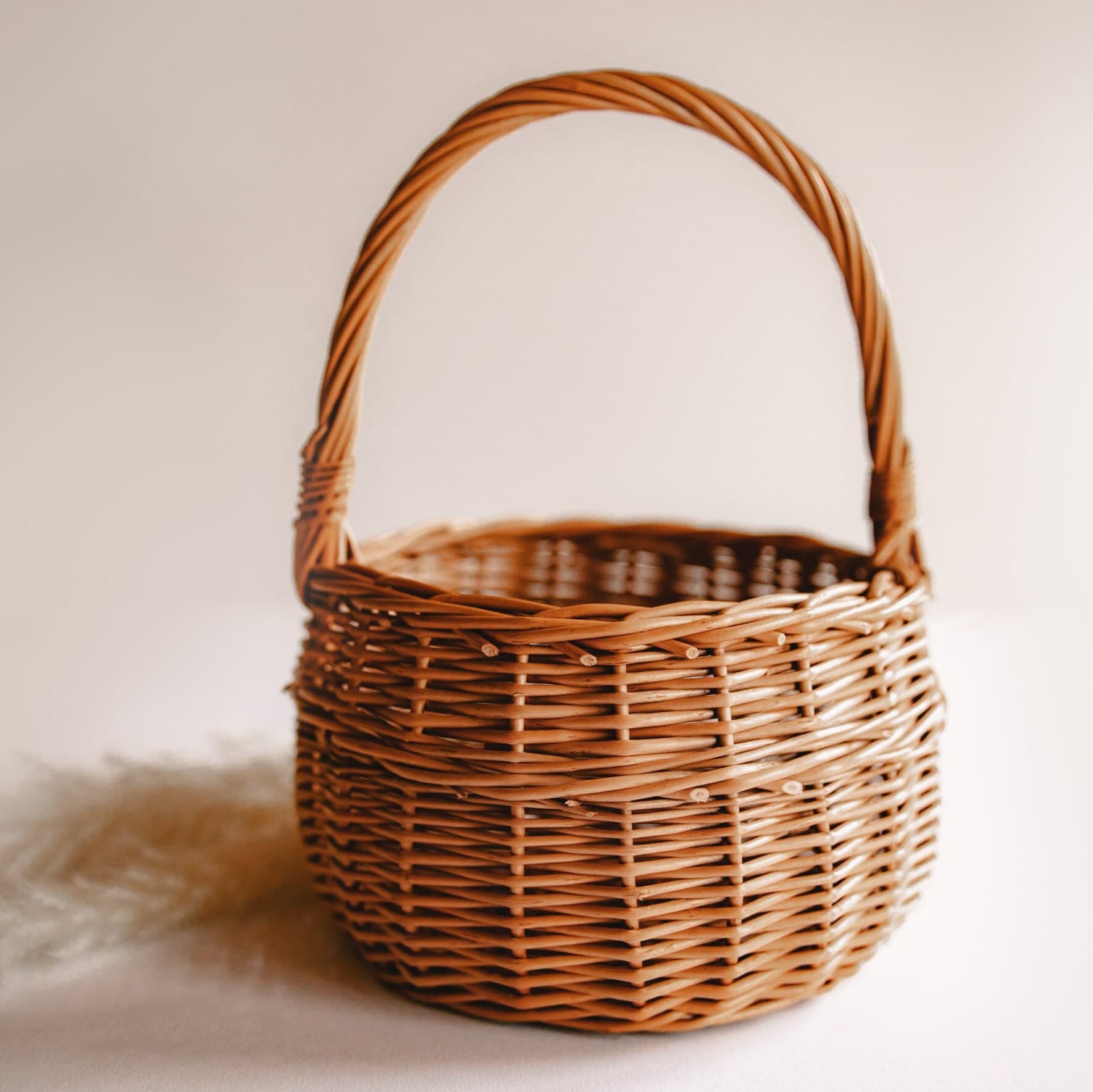 Blumenkind Holzanhänger / Blumenkörbchen für Kinder aus Weide / Blumenkorb / Weidenkorb / Blumenmädchen / Blumenkindanhänger