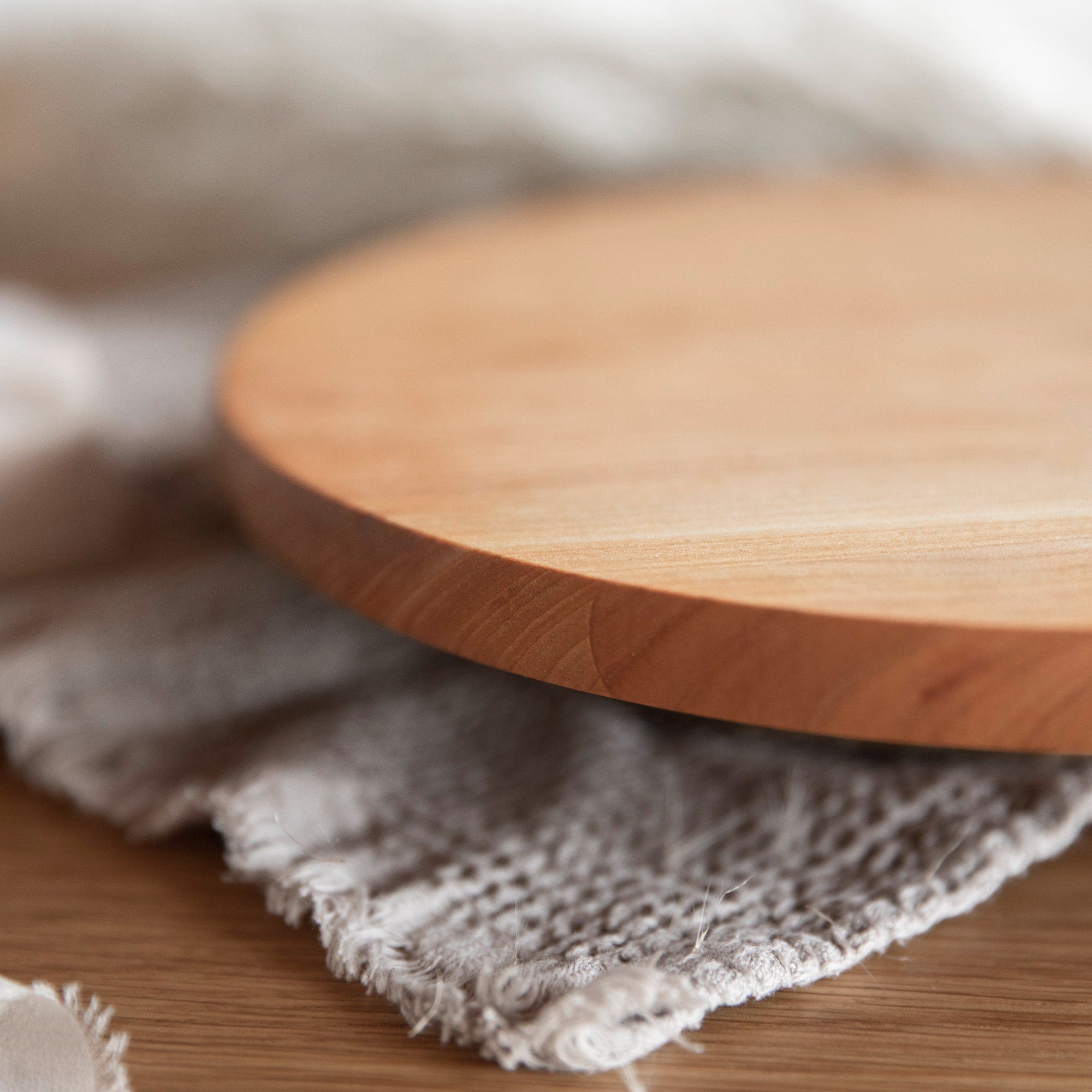 Frühstücksbrett personalisiert / Brettchen rund / Kinder Geschenk / Holzbrett rund / Ostern Geschenk Kind / Taufe Brett / Osternest füllen