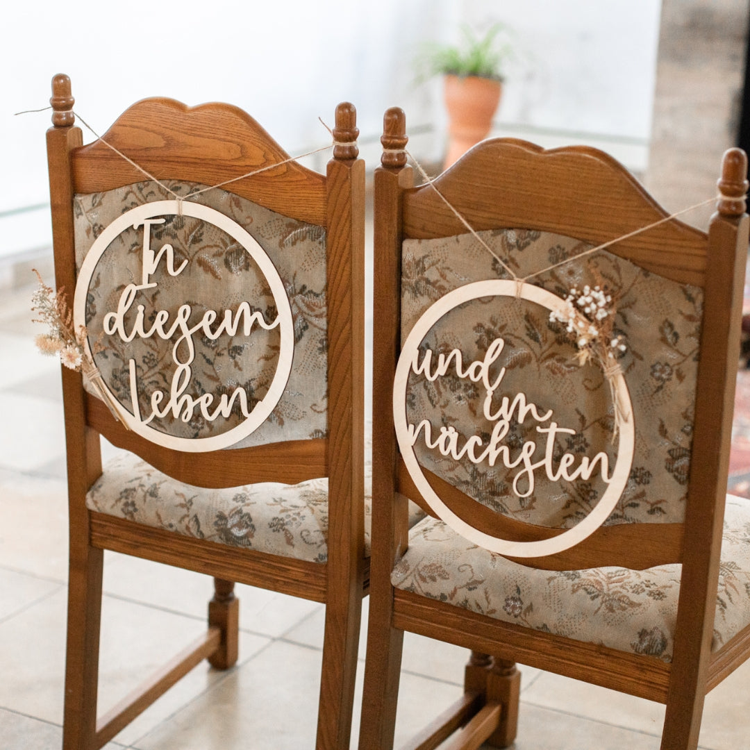 Stuhldeko Holzschilder „In diesem Leben & im nächsten“ – Hochzeitsdeko im Boho-Stil