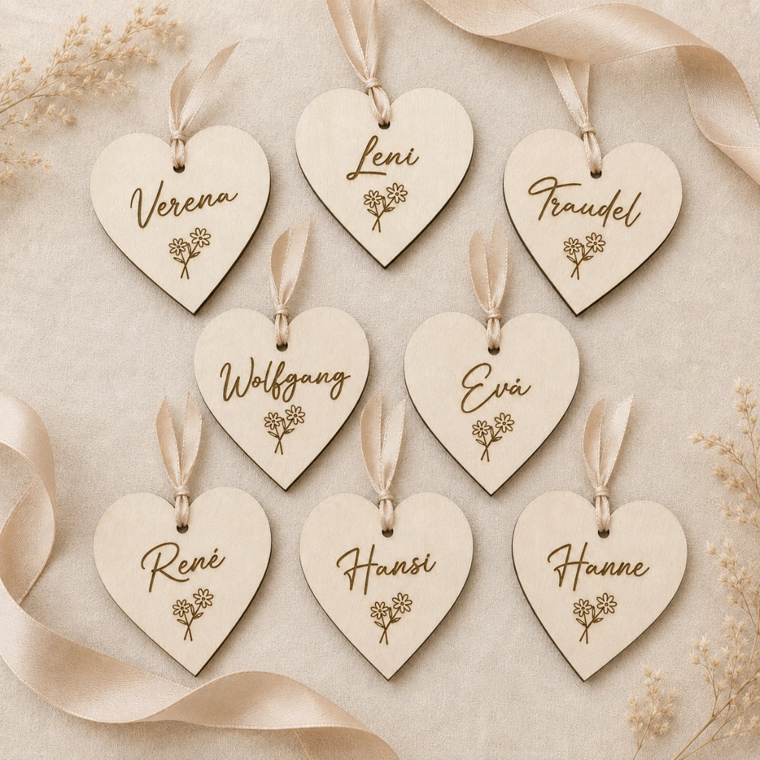 Personalisierte Platzkarten Hochzeit Herz aus Holz mit Namensgravur