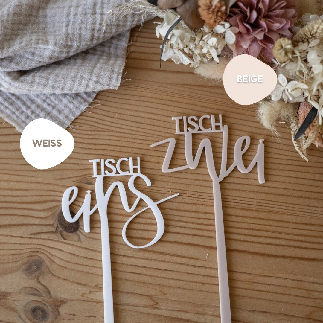 Tischnummern Hochzeit aus Acryl mit Fuß – Weiß & Beige