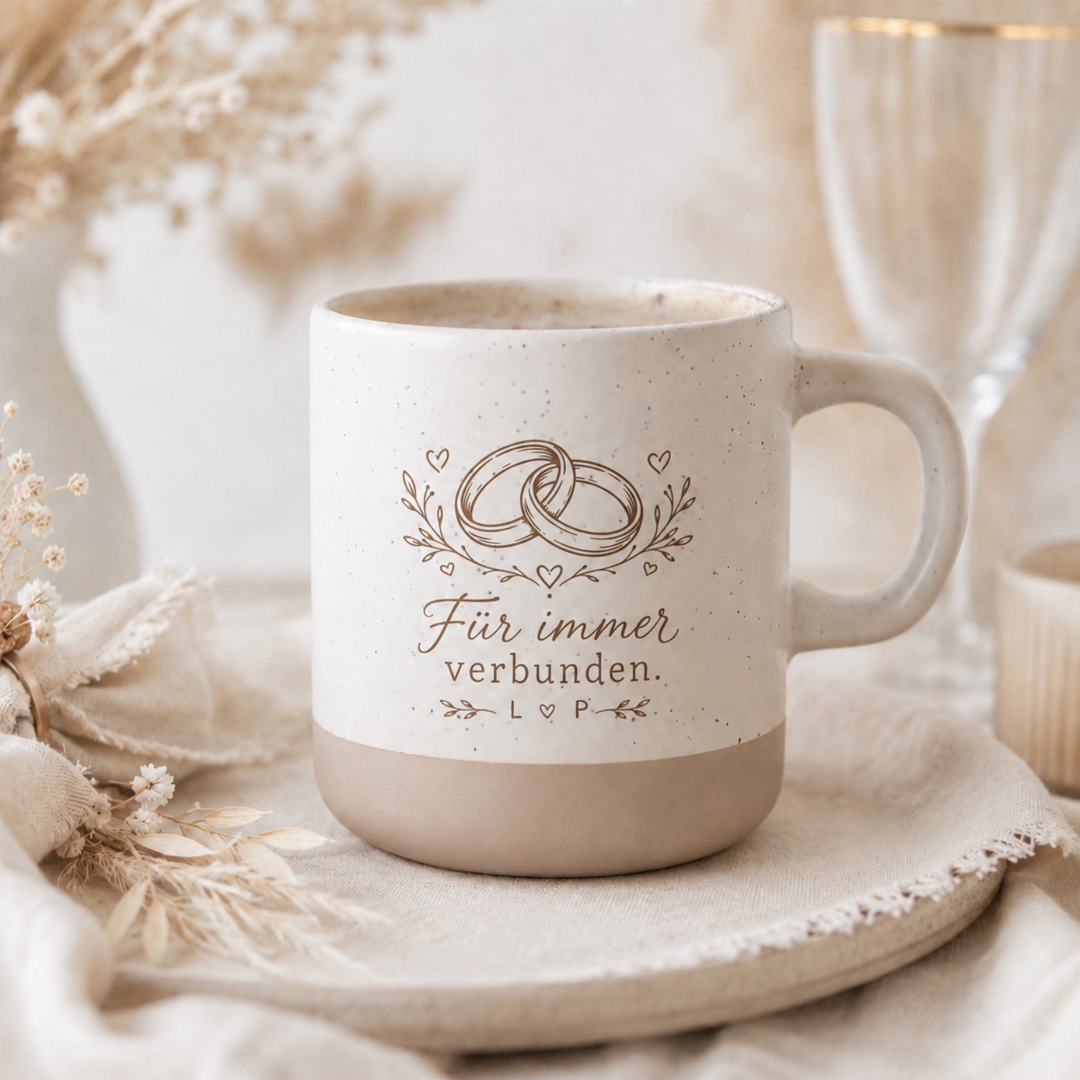 Personalisierte Hochzeitstasse mit Gravur – Geschenk für das Brautpaar