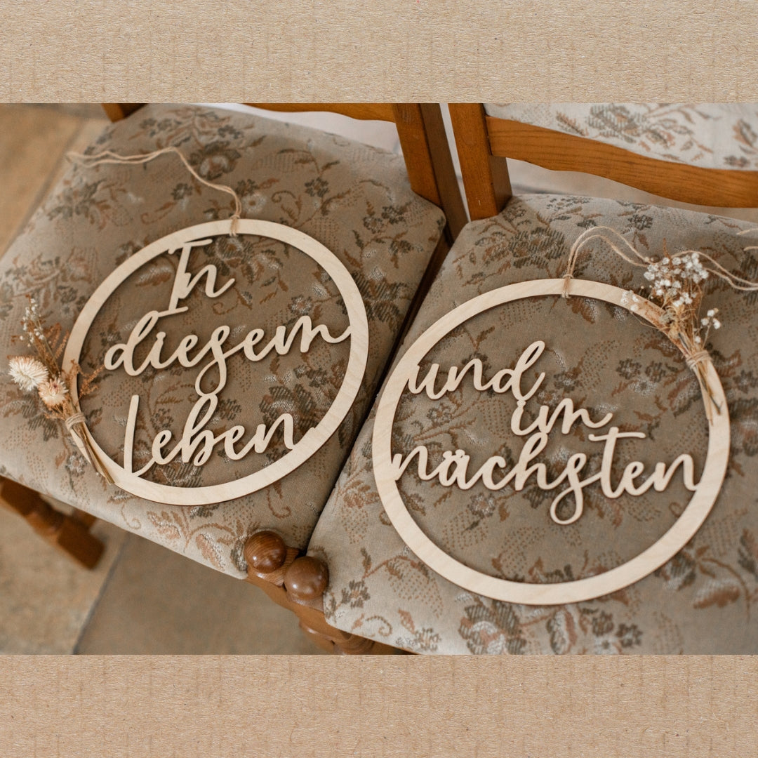 Stuhldeko Holzschilder „In diesem Leben & im nächsten“ – Hochzeitsdeko im Boho-Stil