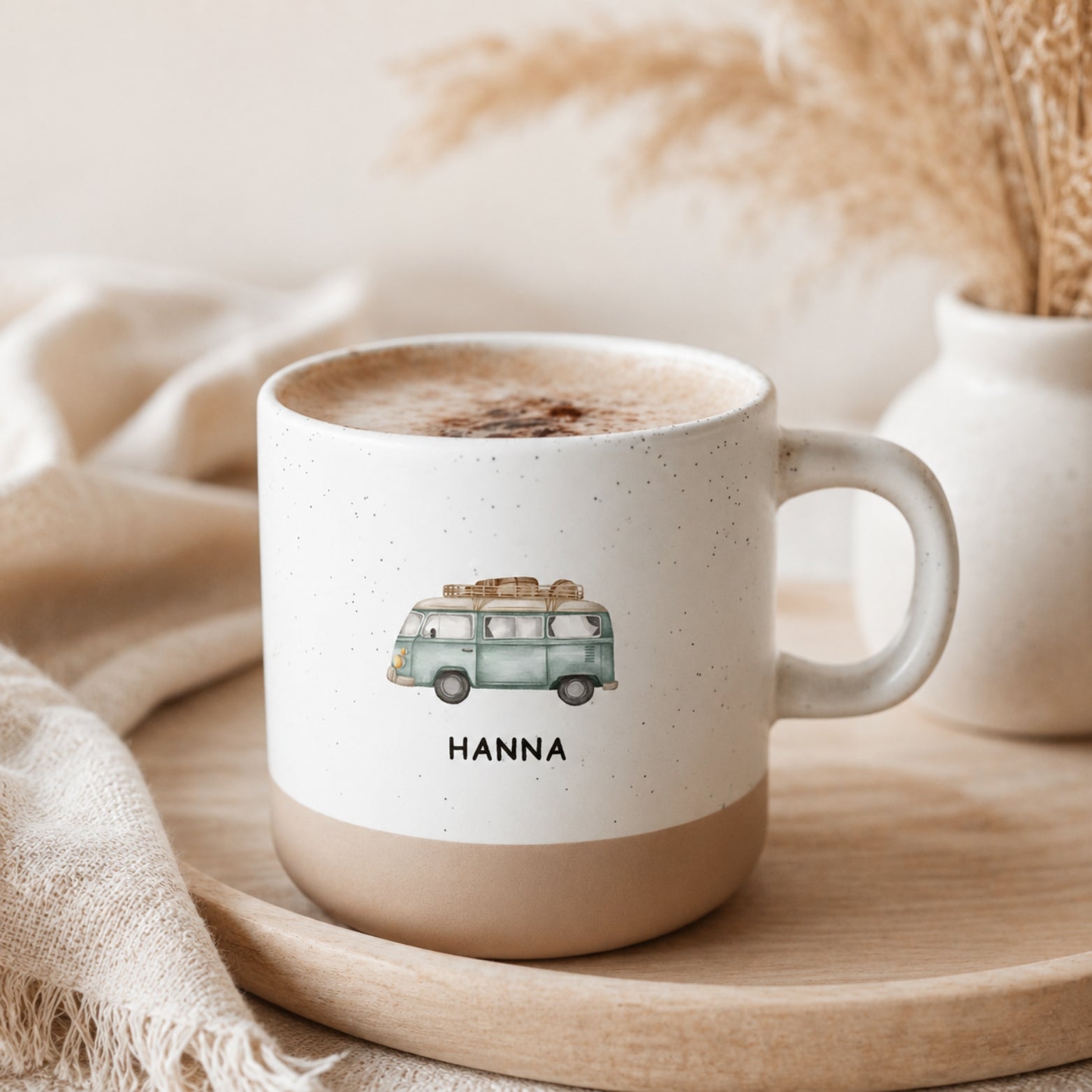 Personalisierte Bulli-Tasse mit Name im Aquarellstil