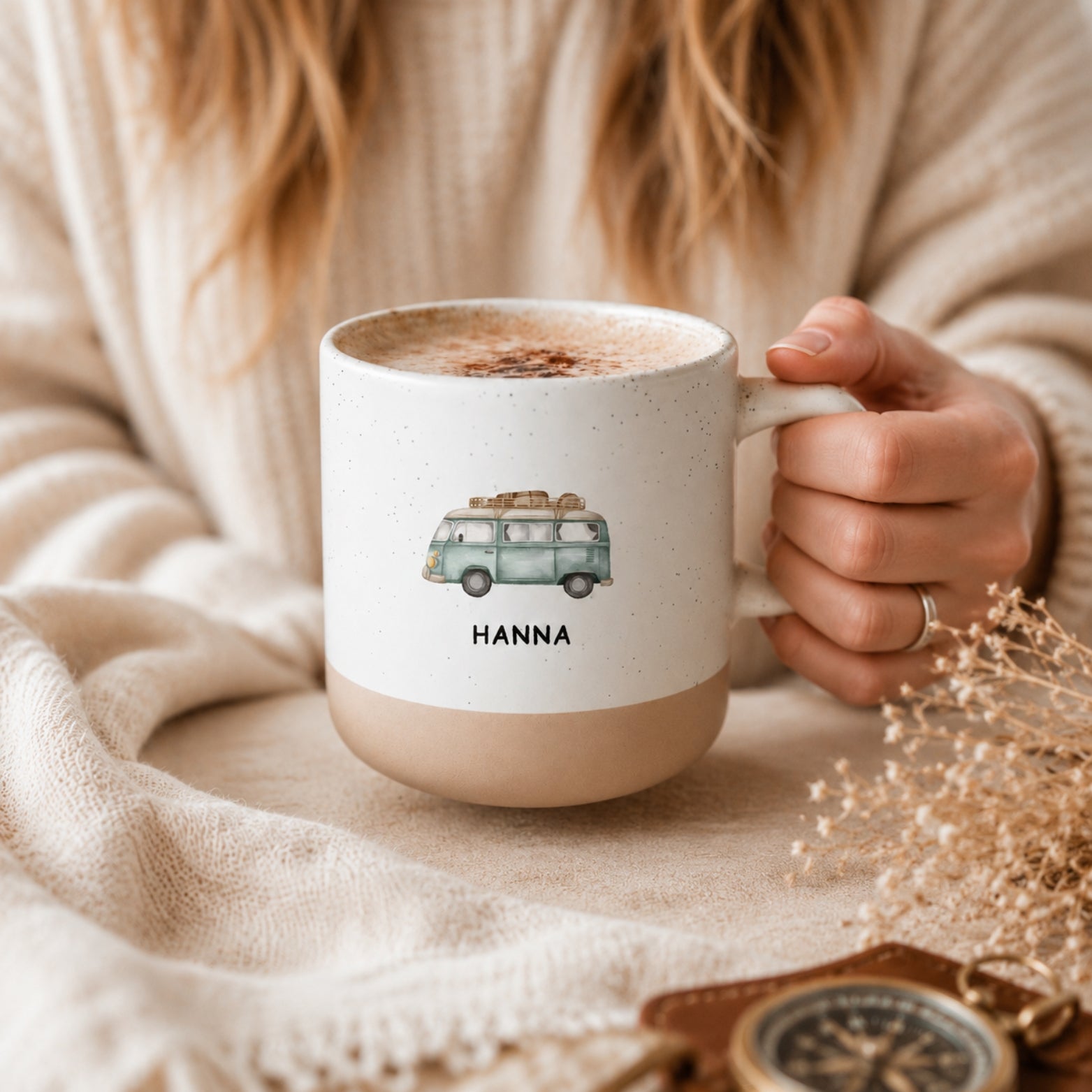 Personalisierte Bulli-Tasse mit Name im Aquarellstil