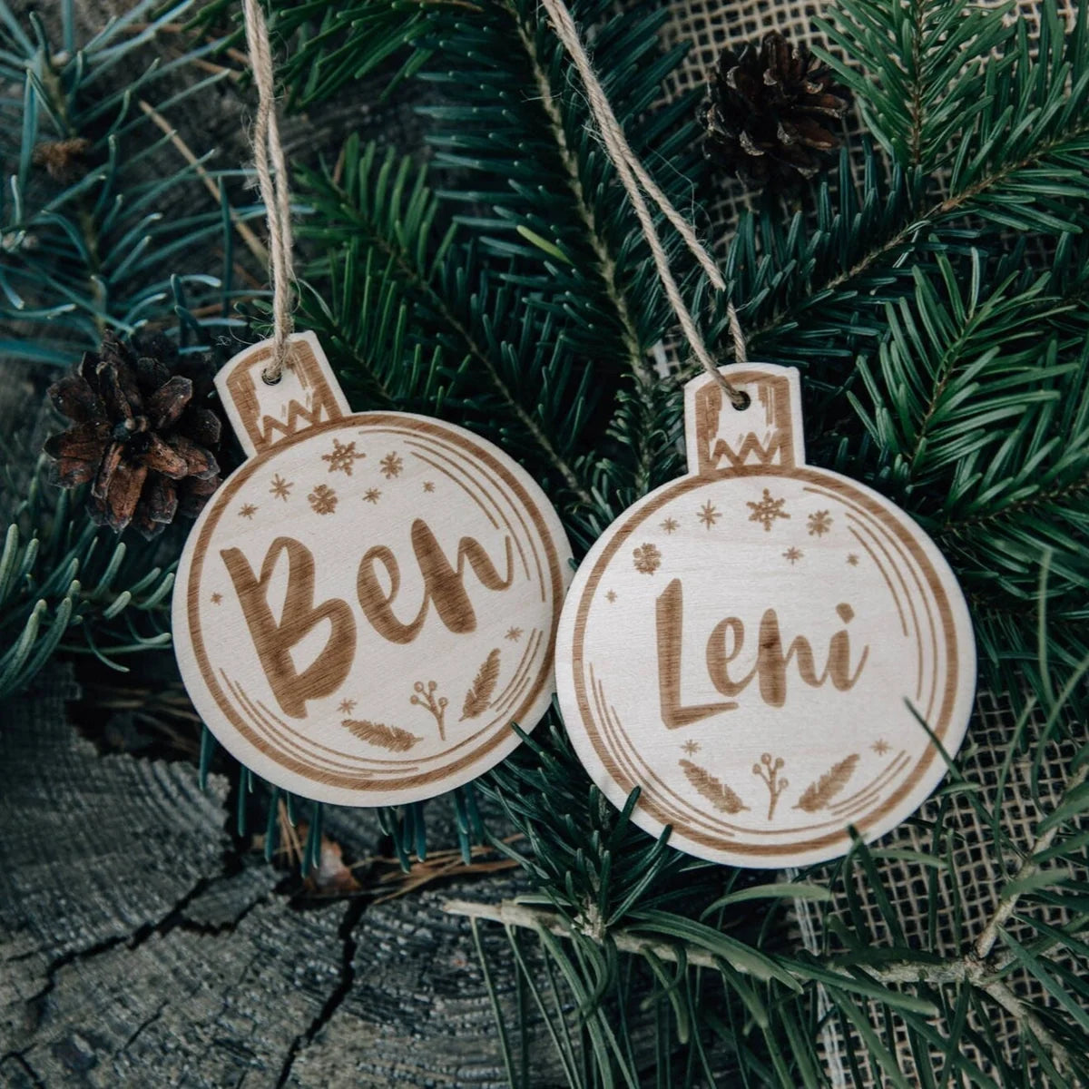 Christbaumschmuck aus Holz mit Namen