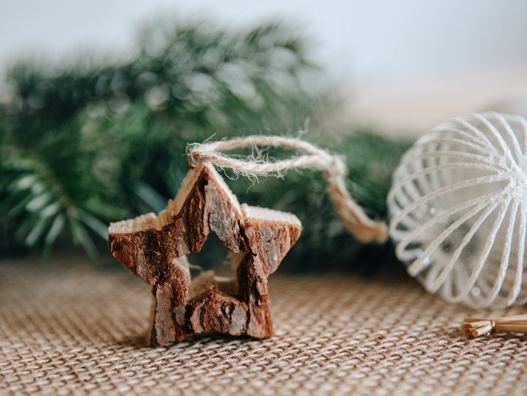 Weihnachtsanhänger mit Rinde / Christbaumanhänger "Tannenbaum" oder "Stern"