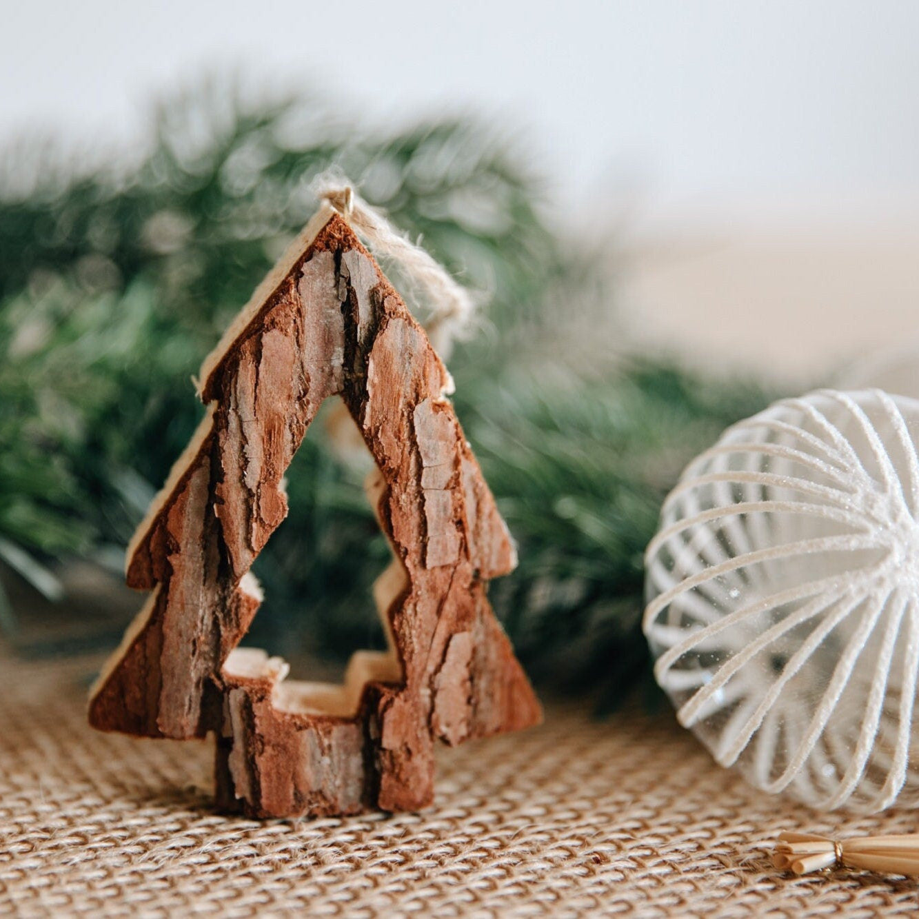 Weihnachtsanhänger mit Rinde / Christbaumanhänger "Tannenbaum" oder "Stern"