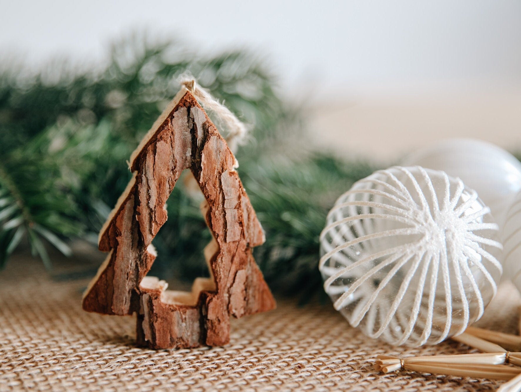 Weihnachtsanhänger mit Rinde / Christbaumanhänger "Tannenbaum" oder "Stern"