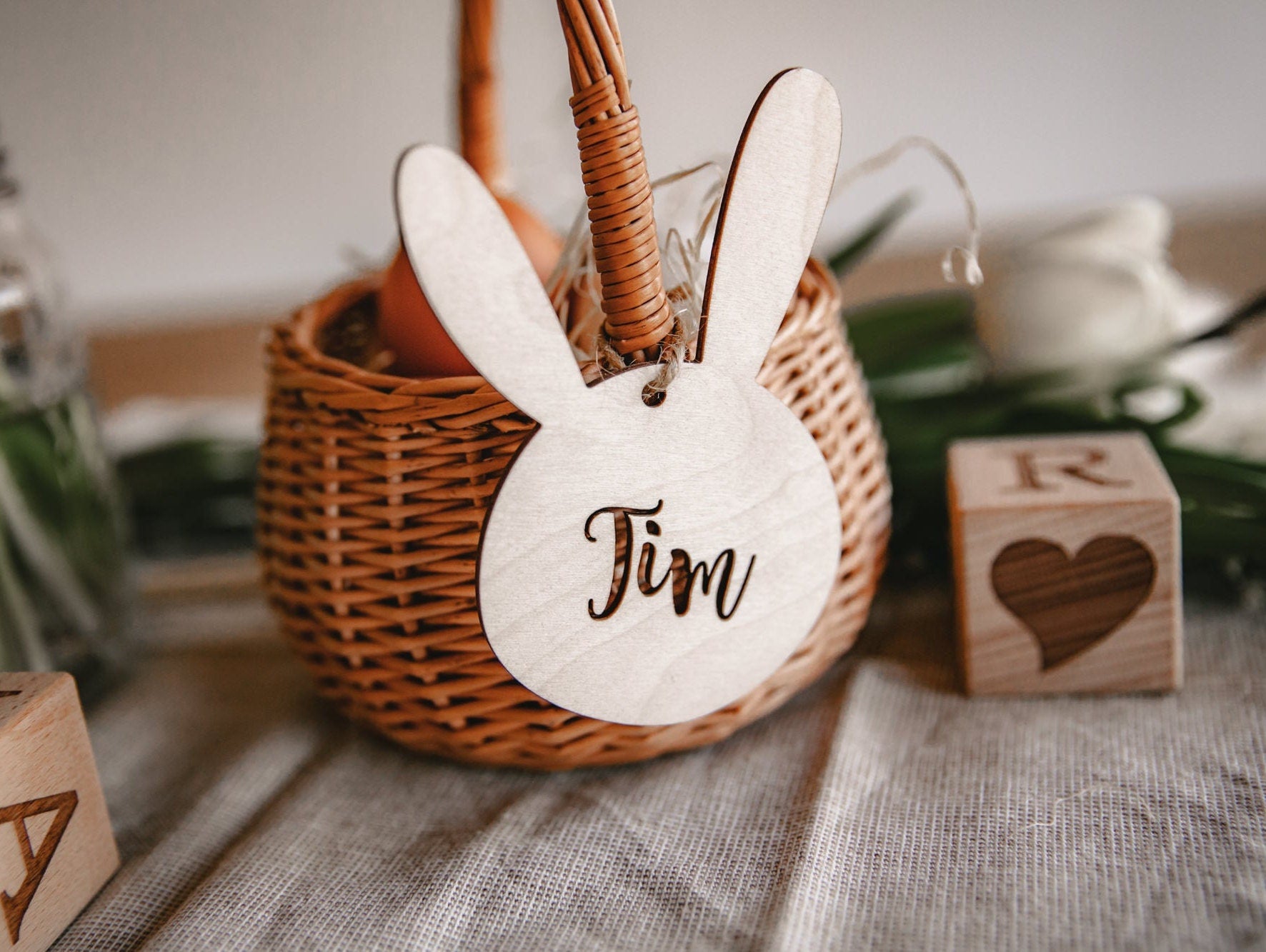 Osterkörbchen mit Namensanhänger / Geschenkidee zu Ostern / Weidenkorb mit Osteranhänger personalisiert