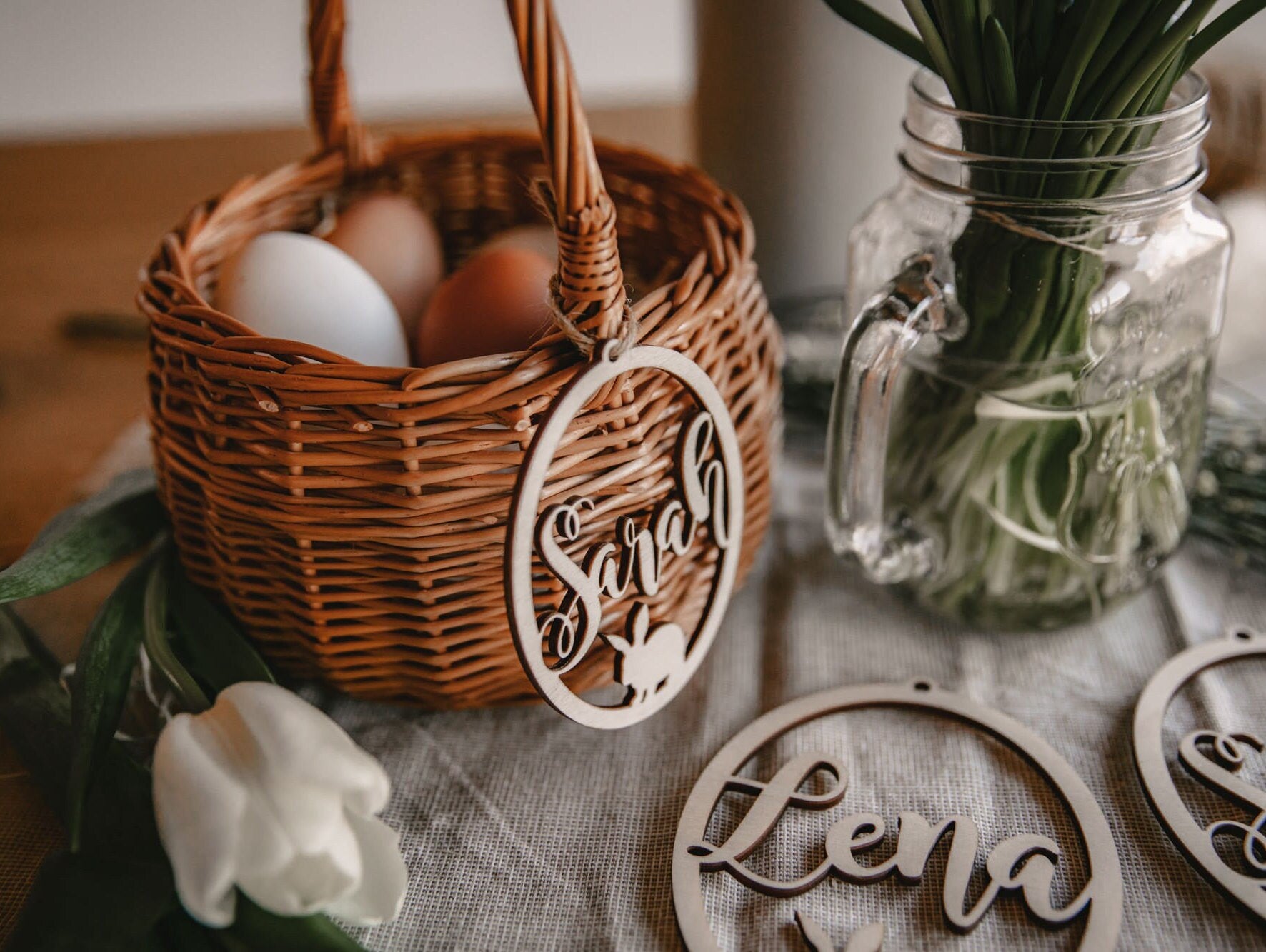 Osterkörbchen mit Namensanhänger / Geschenkidee zu Ostern / Weidenkorb mit Osteranhänger personalisiert