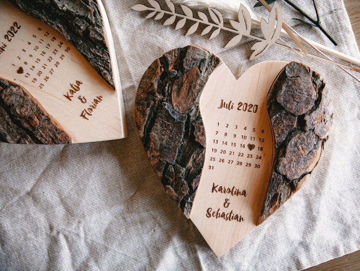 Holz-Herz mit Hochzeitsdatum personalisiert aus Erlenholz / Geschenk zum Jahrestag