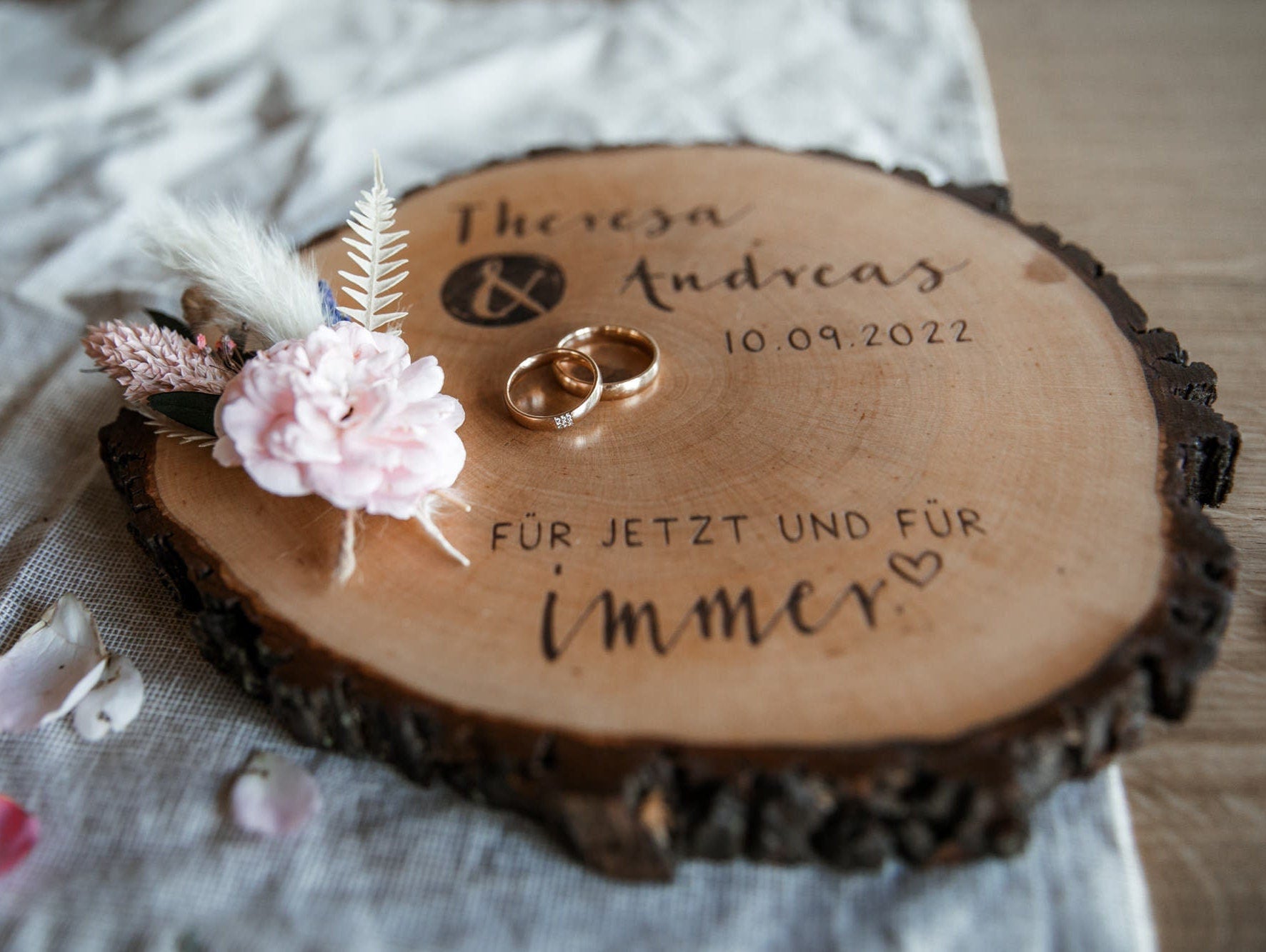 Ringkissen aus Holz für Hochzeit I Personalisierte Ringscheibe