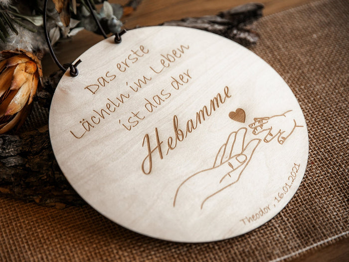 Geschenk für Hebamme / Holzschild personalisiert mit Namen / Das erste lächeln im Leben ist das der Hebamme