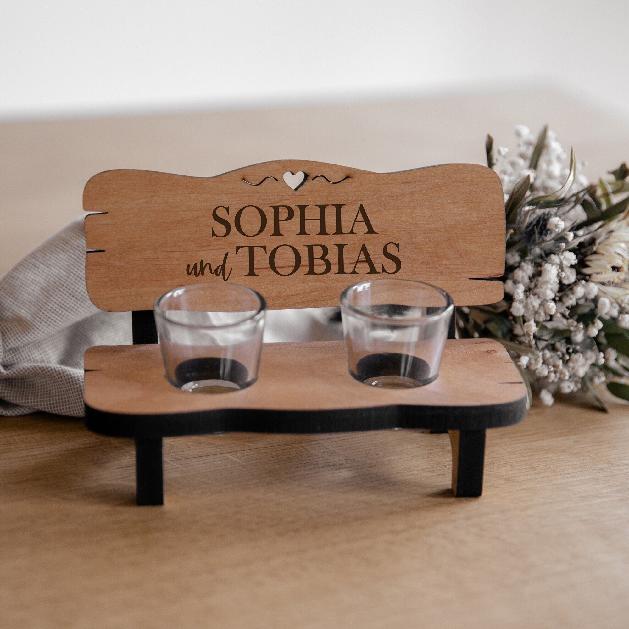 Personalisierte Schnapsbank für Hochzeit mit Gravur inkl. Gläser / Erlenholz / Hochzeitsgeschenk / Geldgeschenk / rustikale Hochzeit