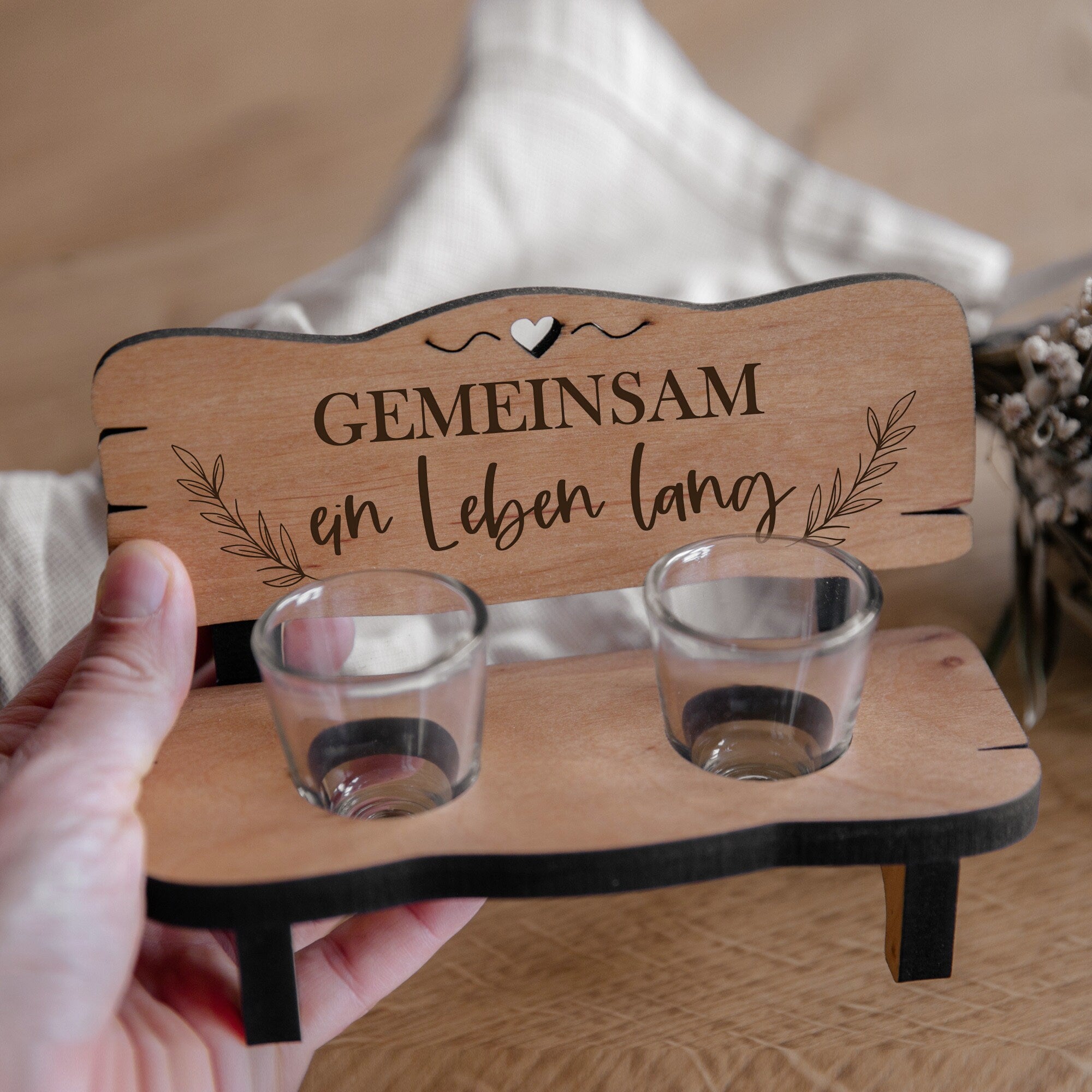 Personalisierte Schnapsbank für Hochzeit mit Gravur inkl. Gläser / Erlenholz / Hochzeitsgeschenk "Gemeinsam ein Leben lang" / Geldgeschenk