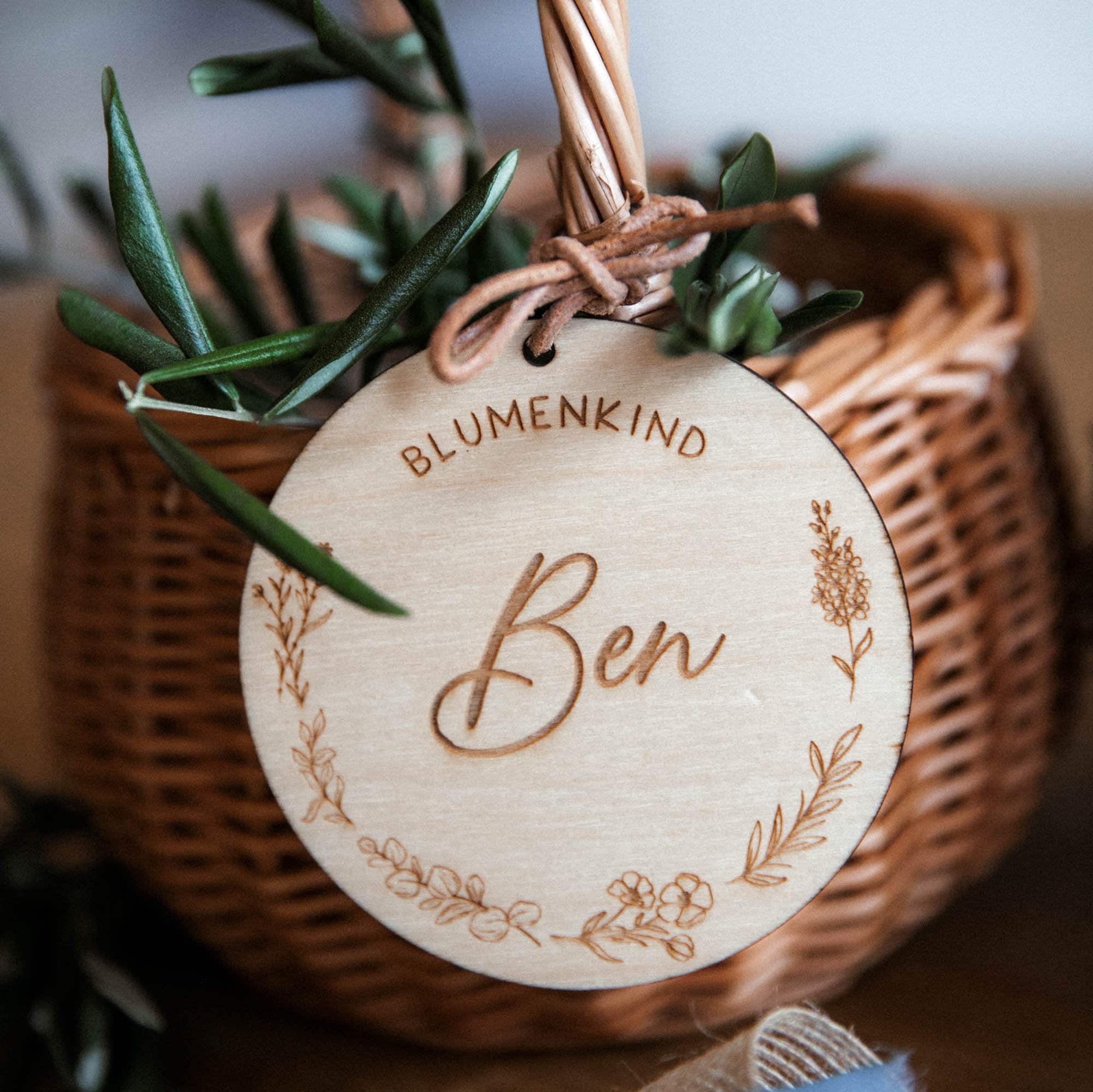 Blumenkind Holzanhänger / Blumenkörbchen für Kinder aus Weide / Blumenkorb / Weidenkorb / Blumenmädchen / Blumenkindanhänger
